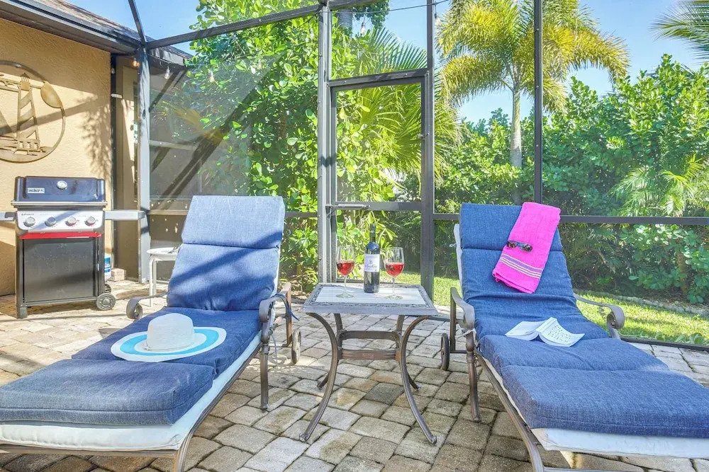Saltwater Pool & Spa! Tropical Cape Coral Retreat