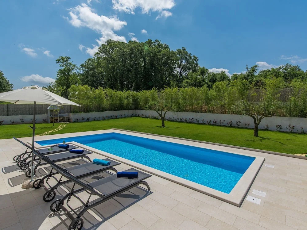 Villa Giovanna Fuskulin With Pool Near the Beach
