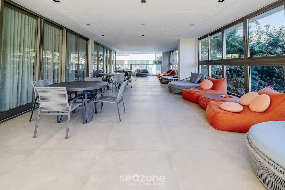 Stay in a Building With a Pool, Gym, and Leisure - SSL