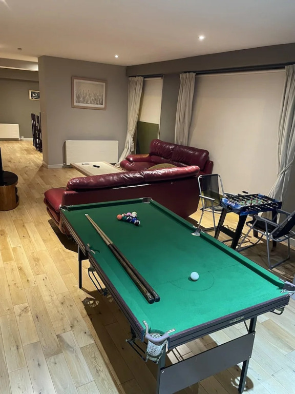 Stunning 4-bed Apartment in Glasgow West end