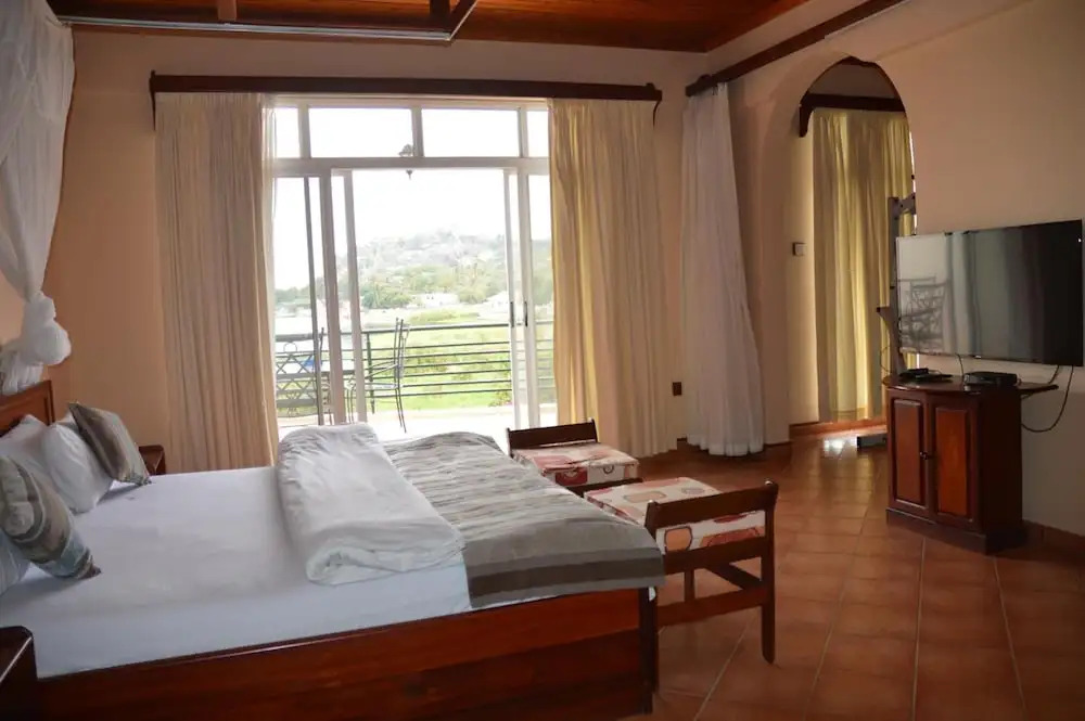 Ryans Bay Hotel