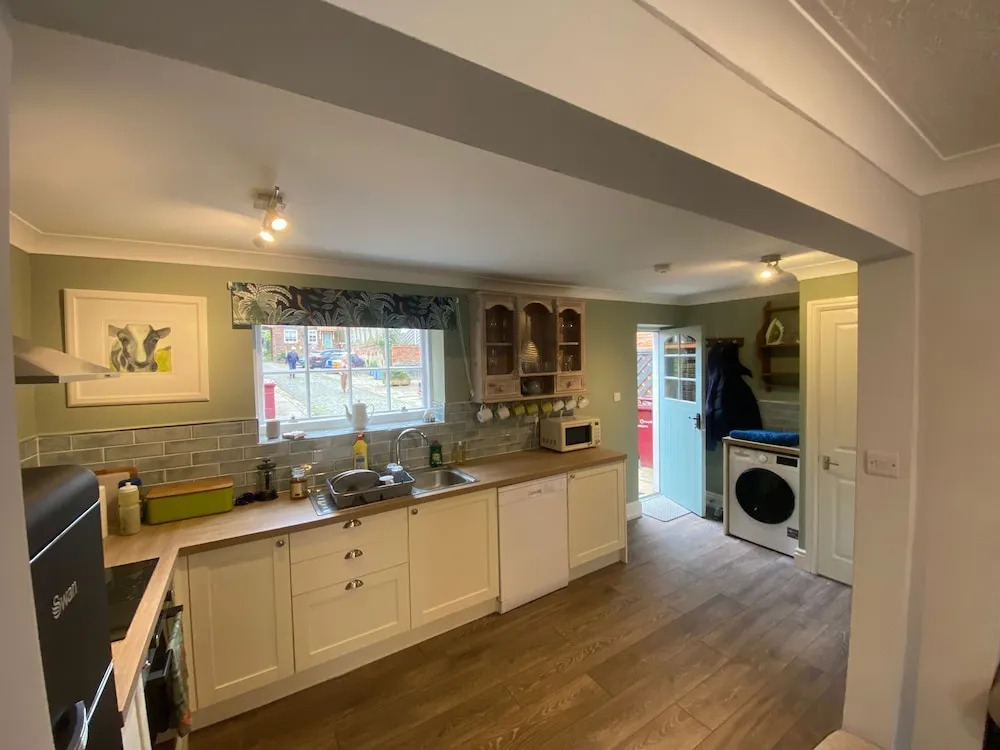 Characterful 3 Bed Cottage in Barrow Upon Humber