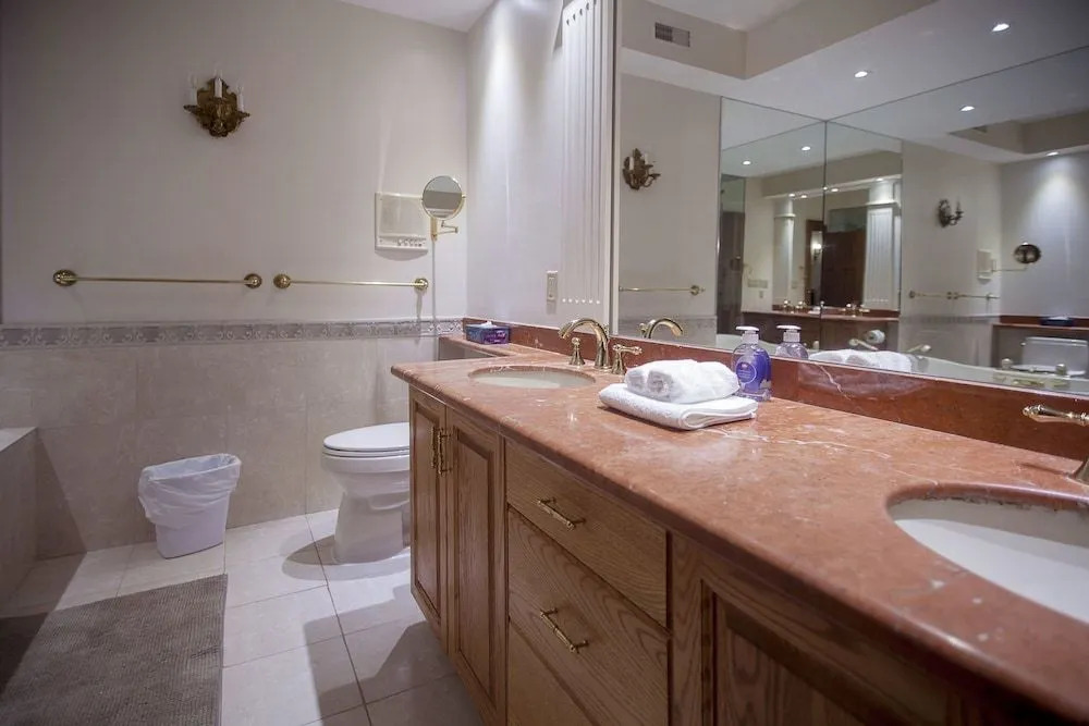 Spectacular 1BR Unit - King Bed