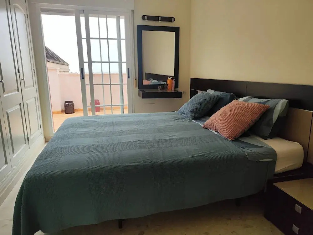 Charming Three Bedrooms Apartment With Seaview