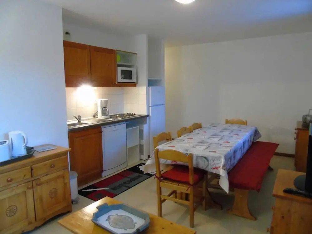 Lou Services Apartment J13 LSI 001