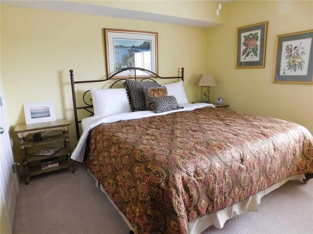 Yacht Club Villas #2-1005 3 Bedrooms 3 Bathrooms Condo
