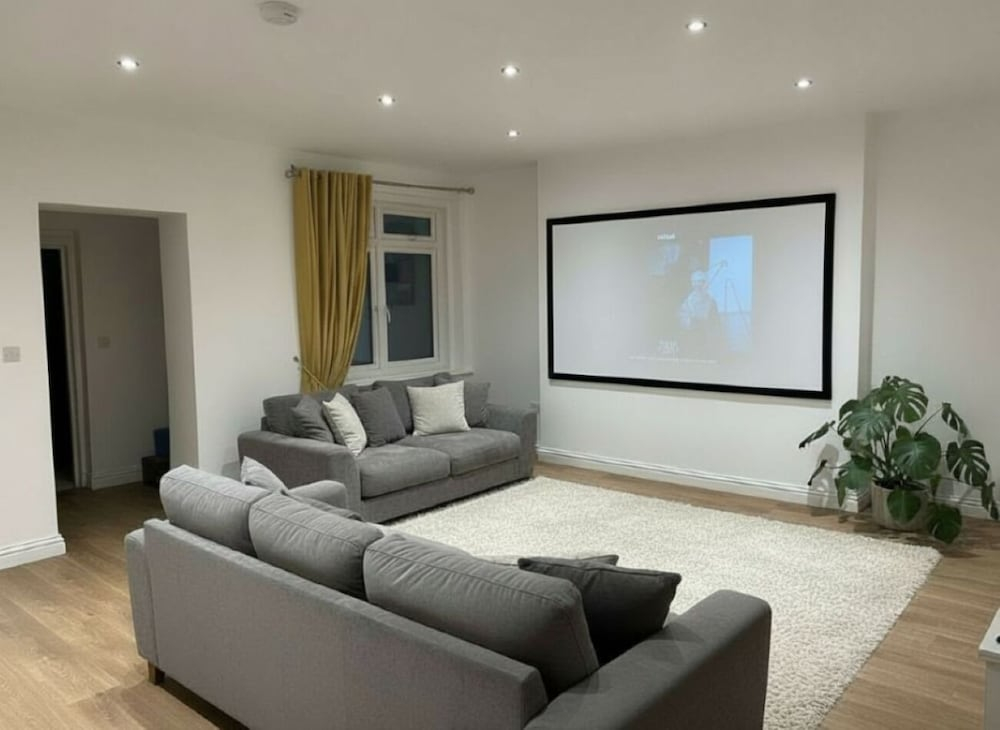 Hastings House 9-Bedroom Holiday House