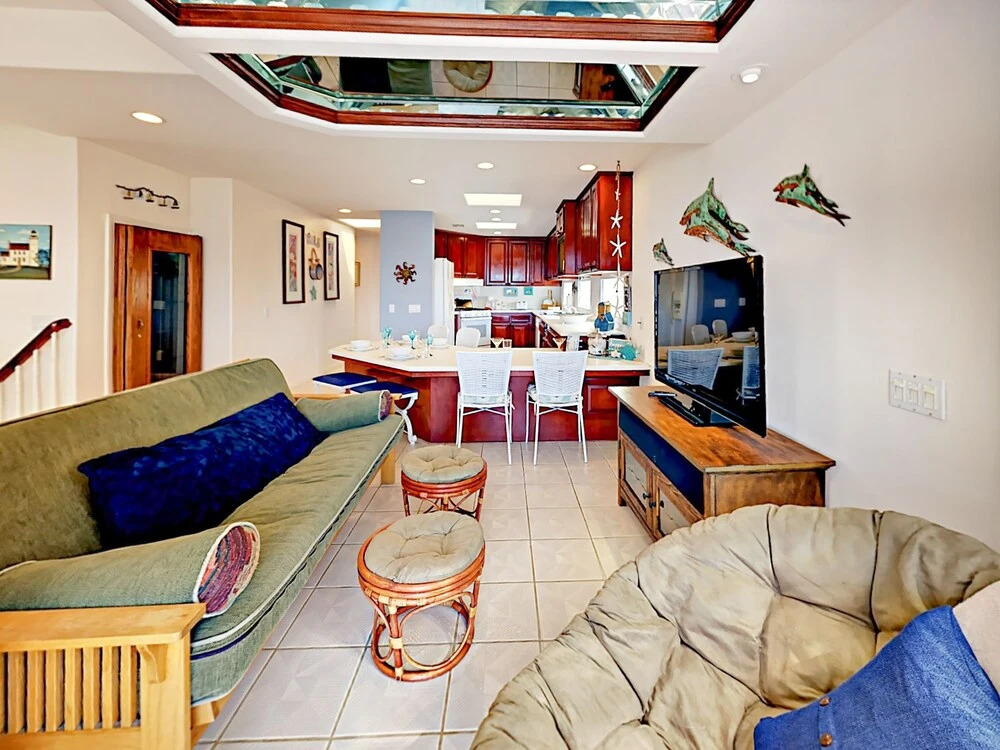 918 N The Strand Home 3 Bedrooms 3 Bathrooms Home