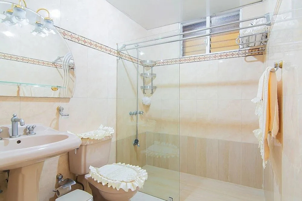 Cozy and Charming 2BDR Suite