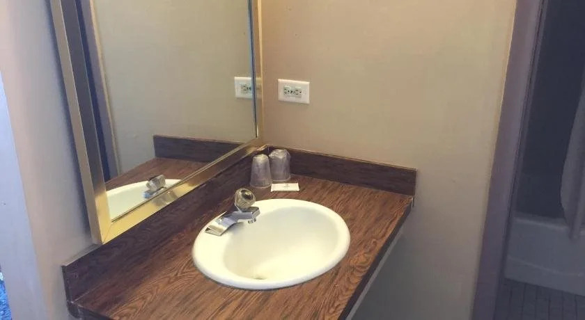 Country Host Motel
