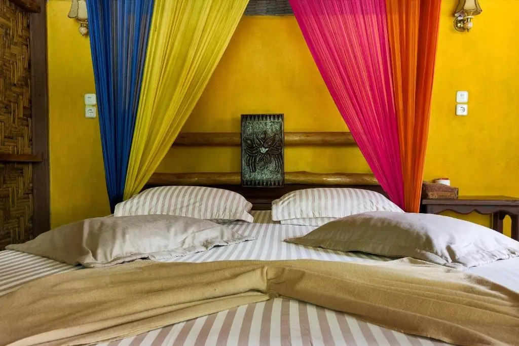 Sams Bungalows And Treks
