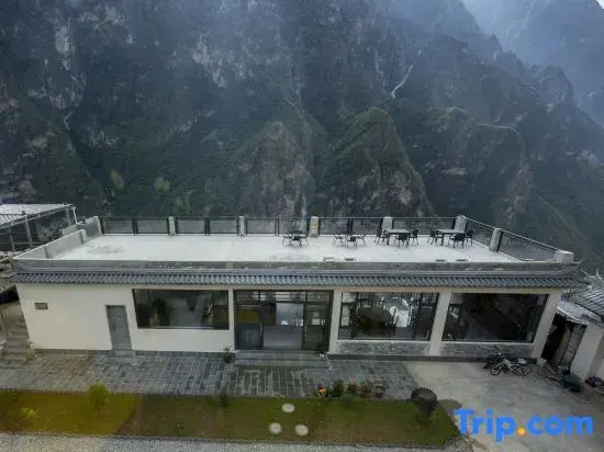 Jijing Xilu Bieyuan｜Starry Canyon Homestay(Hutiaoxia Branch)