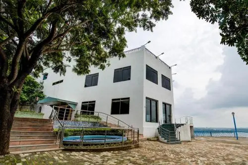OYO 18797 Grandeur