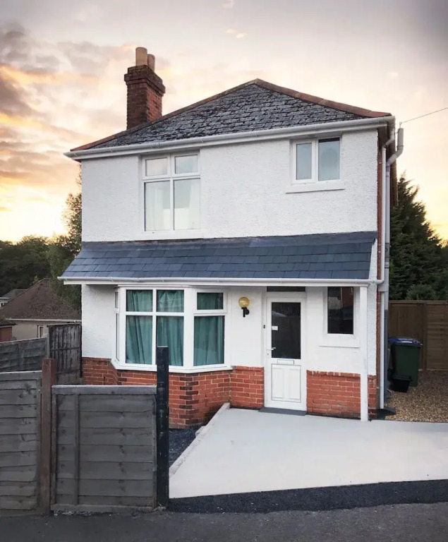 Charming Three Bed Home Near City Centre and Hospital