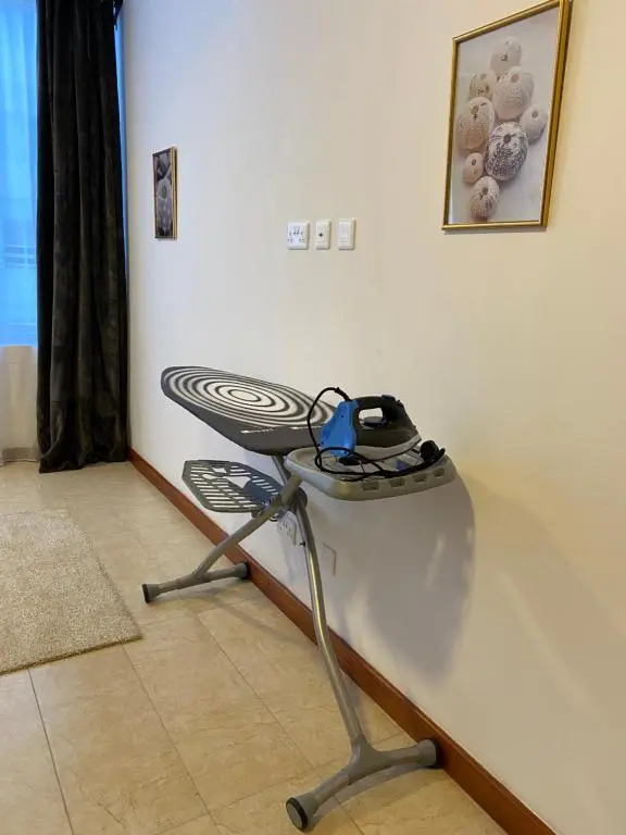 Karim house, 2 bedroom apartment with king beds, balcony view and workspace in Kilimani Nairobi