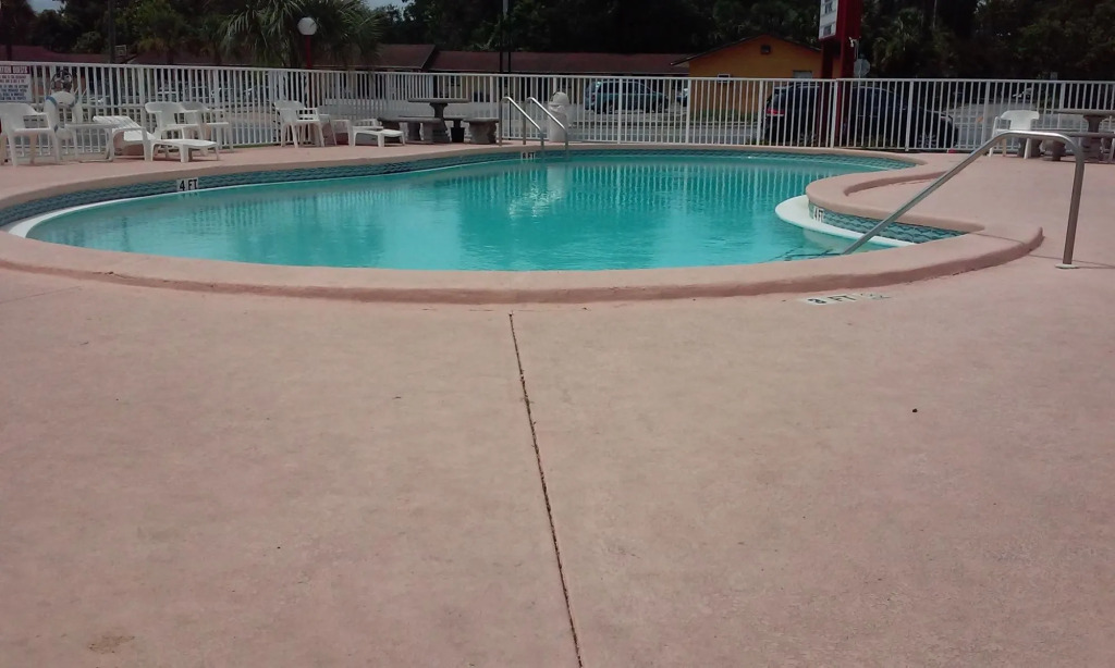 Summer Breeze Motel