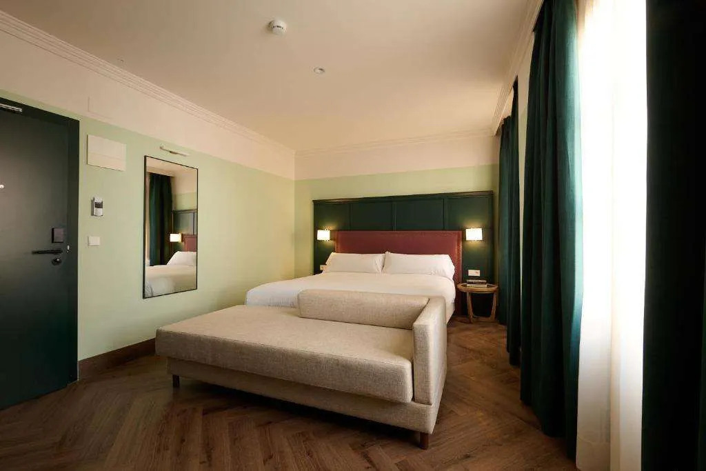Honest Granada Hotel