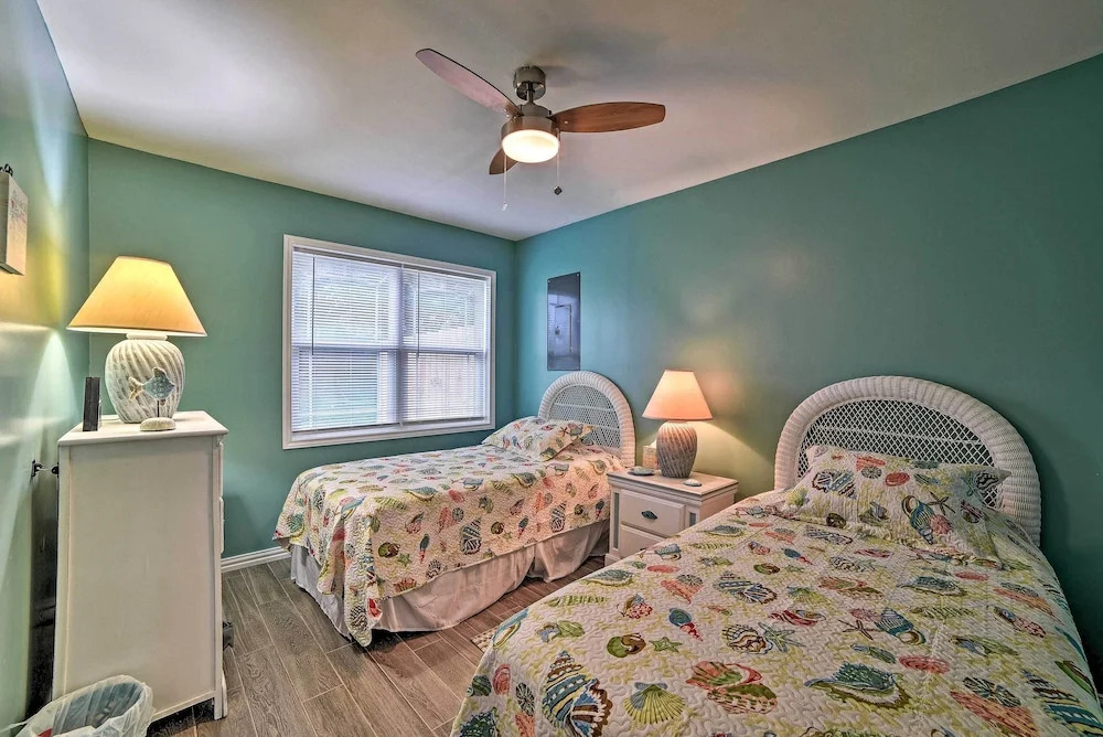 < 3 Mi to South Padre Beach: Port Isabel Home