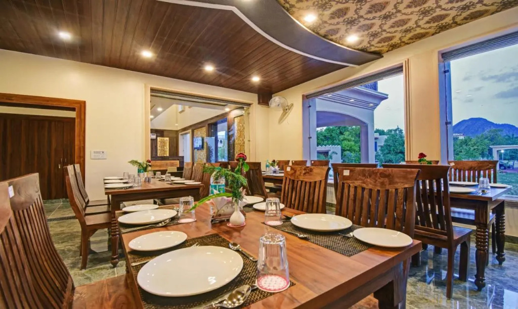 Treebo Premium Royal Amar With Mountain View and Swimming Pool