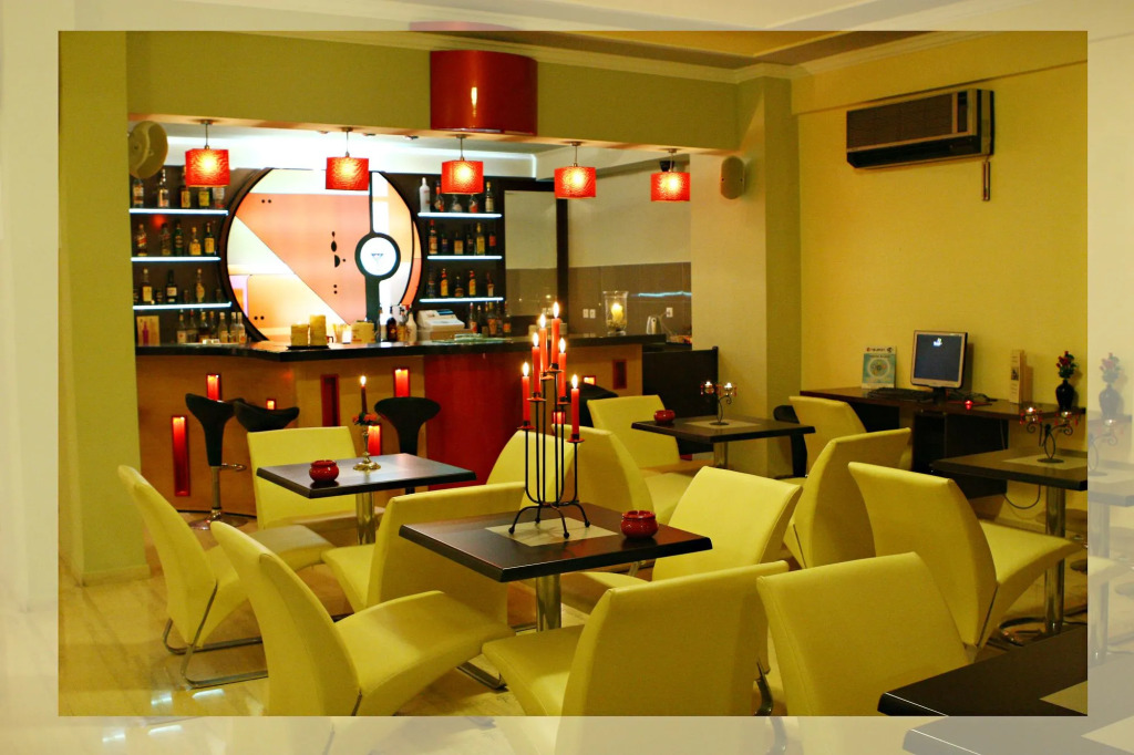Ionis Art Hotel