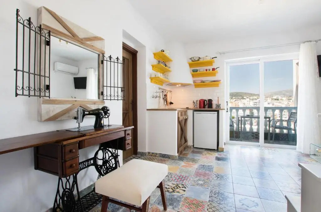 Gorgona Traditional Studio