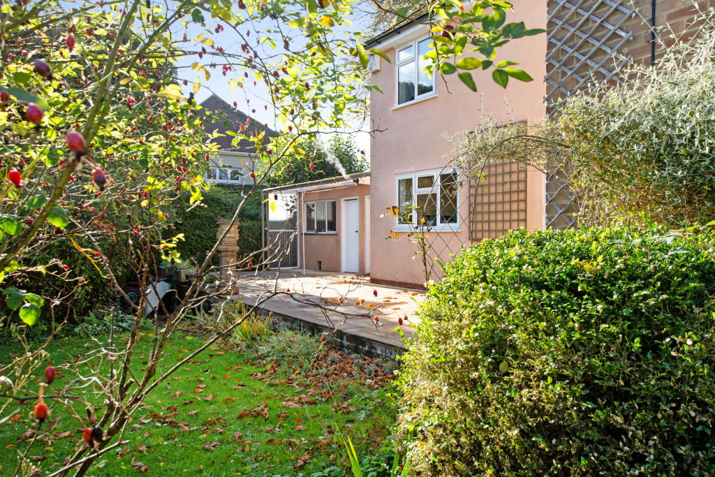 Peachy Pink Country Retreat - perfect for families to gather & relax in.