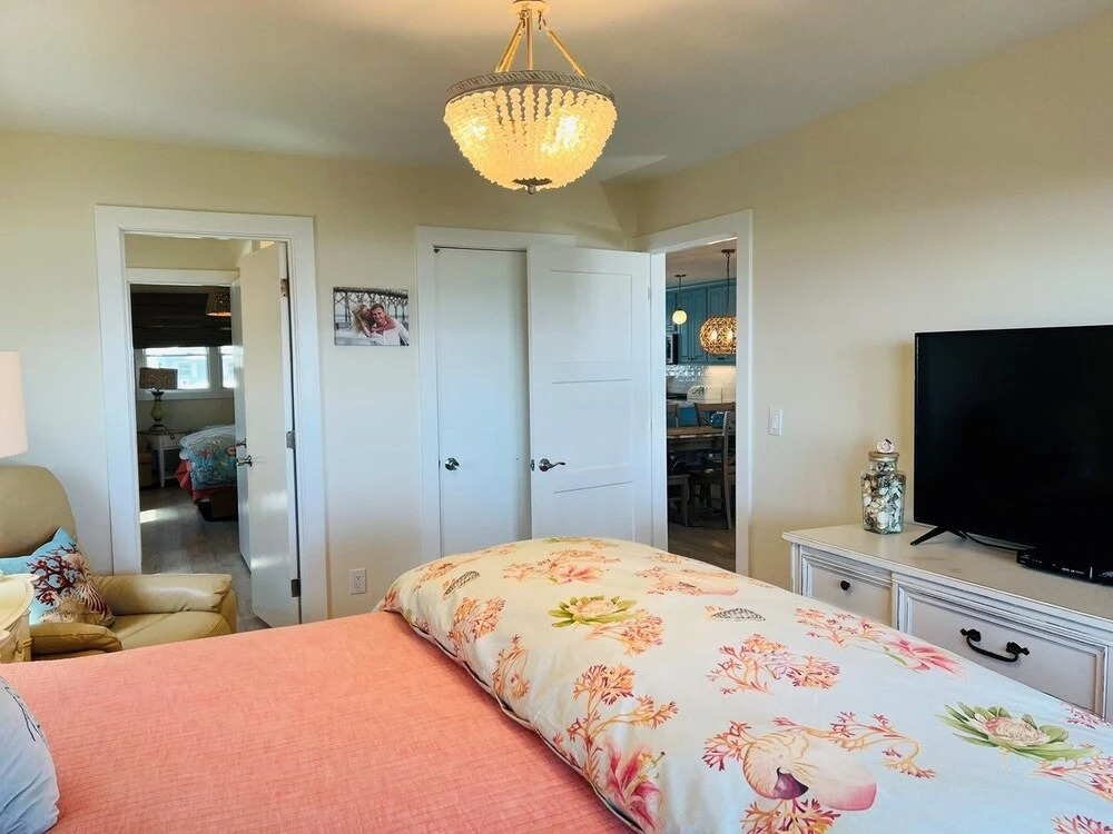 Salty Paradise 4 Bedroom Home by RedAwning