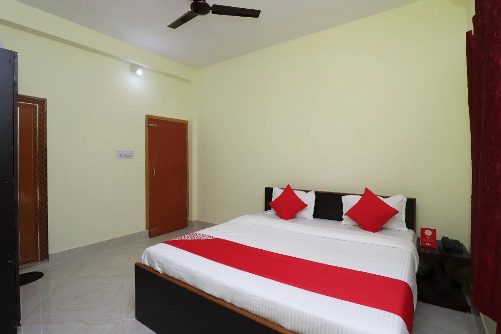 OYO Flagship 29602 Shine Inn