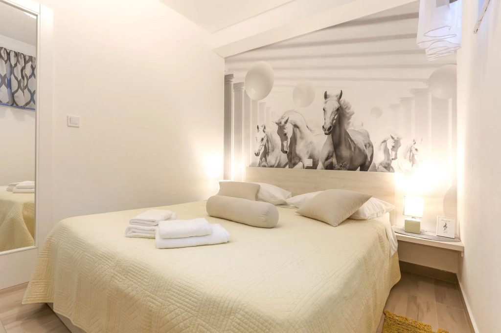 Villa Capitis in the Centre - Private Pool Villa & Balcony Apartment with Spectacular View-No Pool