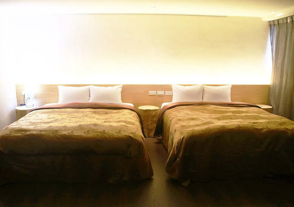 River Hotel