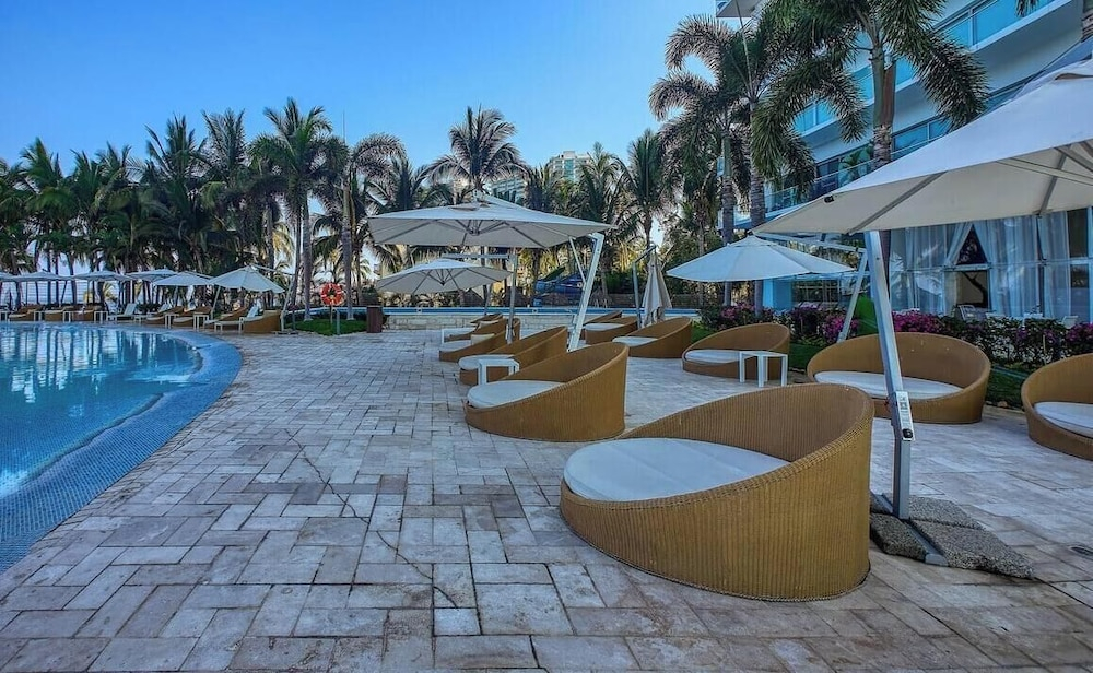 Luxury Oceanfront 2BR Condo With Private Balcony