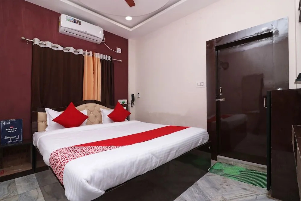 OYO 15722 Hotel Padmavati