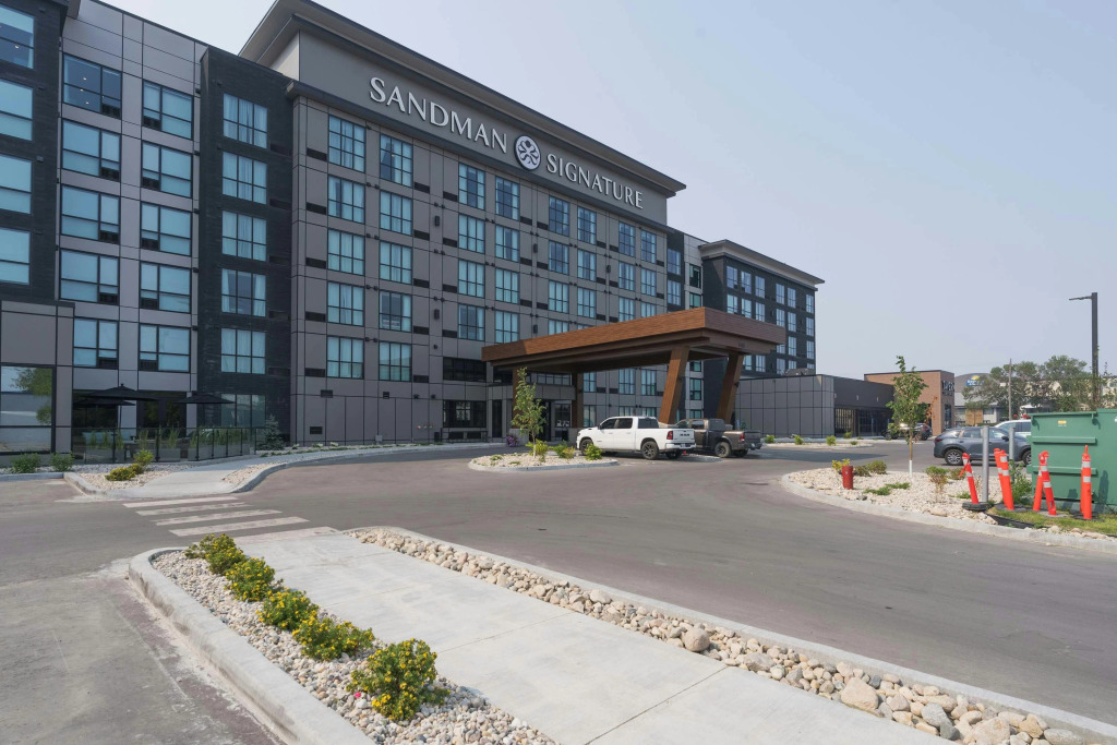 Sandman Signature Winnipeg Airport Hotel & Suites
