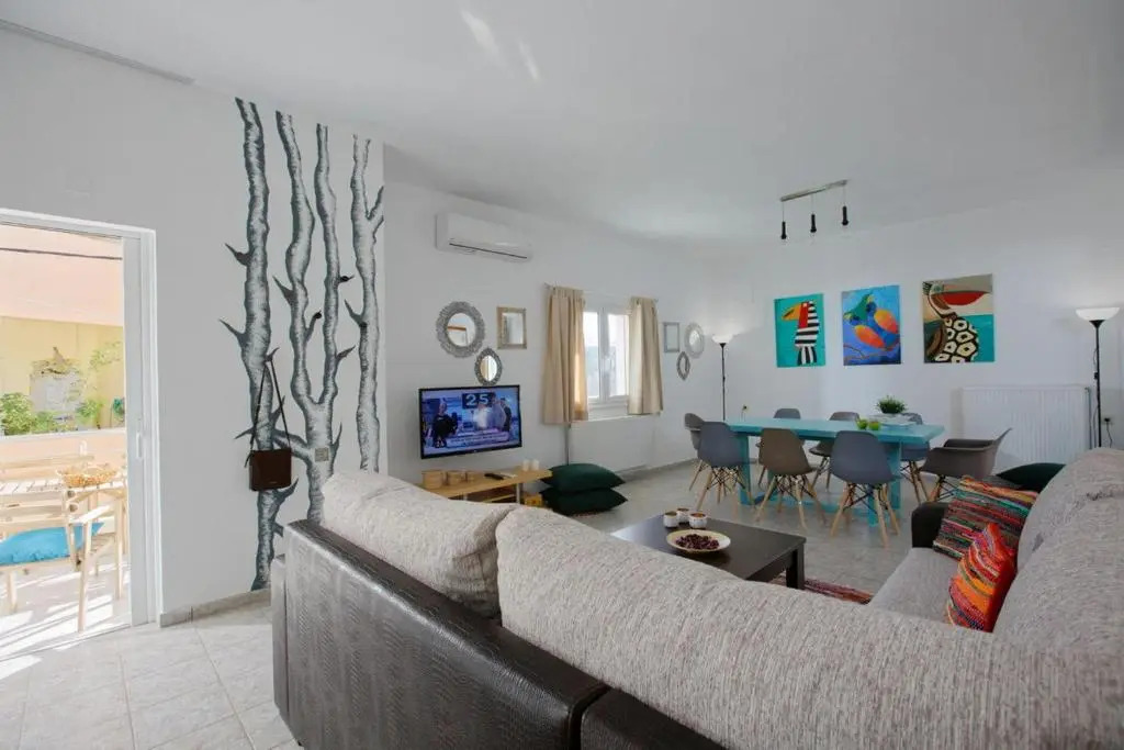Bright and stylish 3 bedroom apartment
