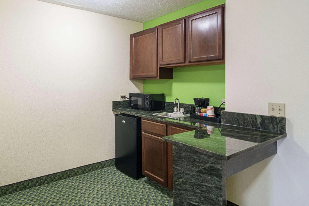 Quality Inn & Suites Harvey - Chicago Southland
