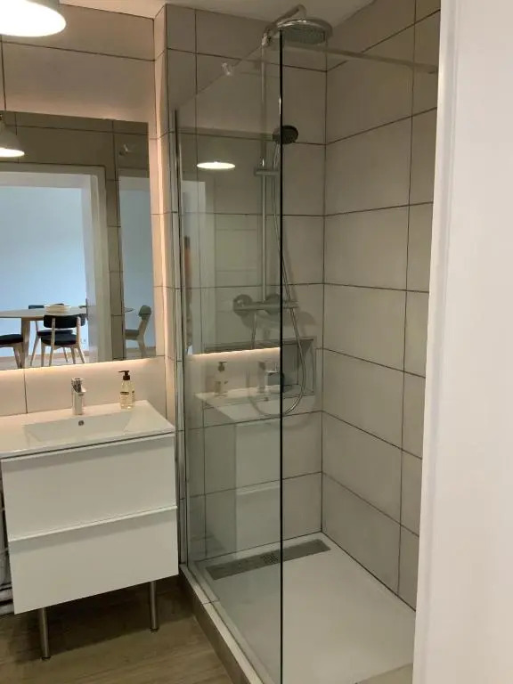 ALPINES 2 /près du funiculaire et gare sncf-garage privé-terrasse sud-46m2