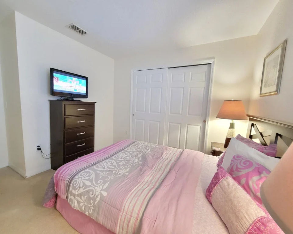 652 Rosselli Blvd 4 Bedrooms, 2 Bathrooms