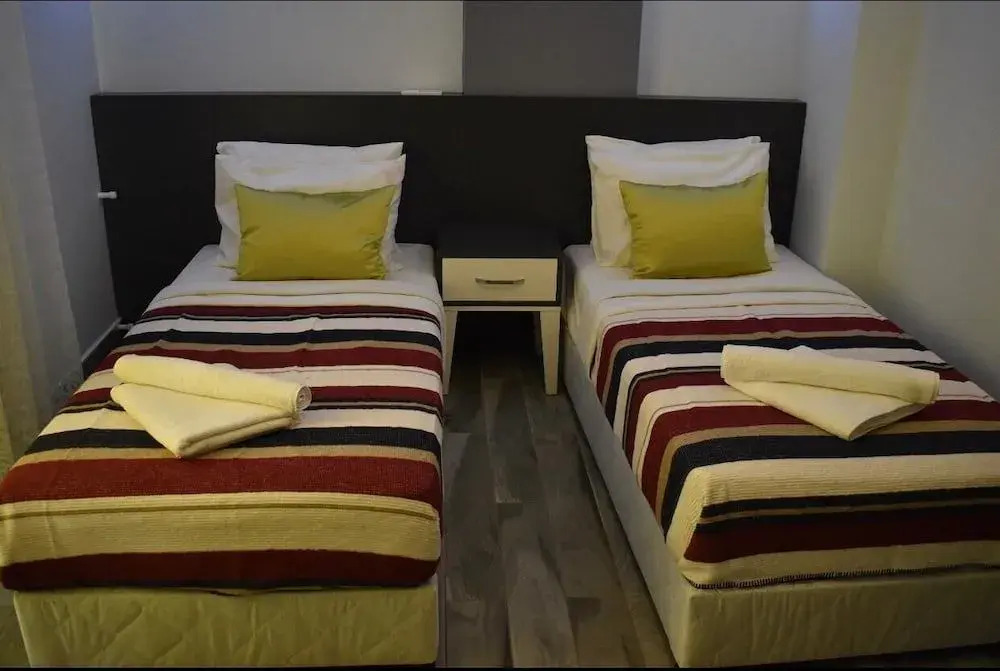 Bone Apart Otel