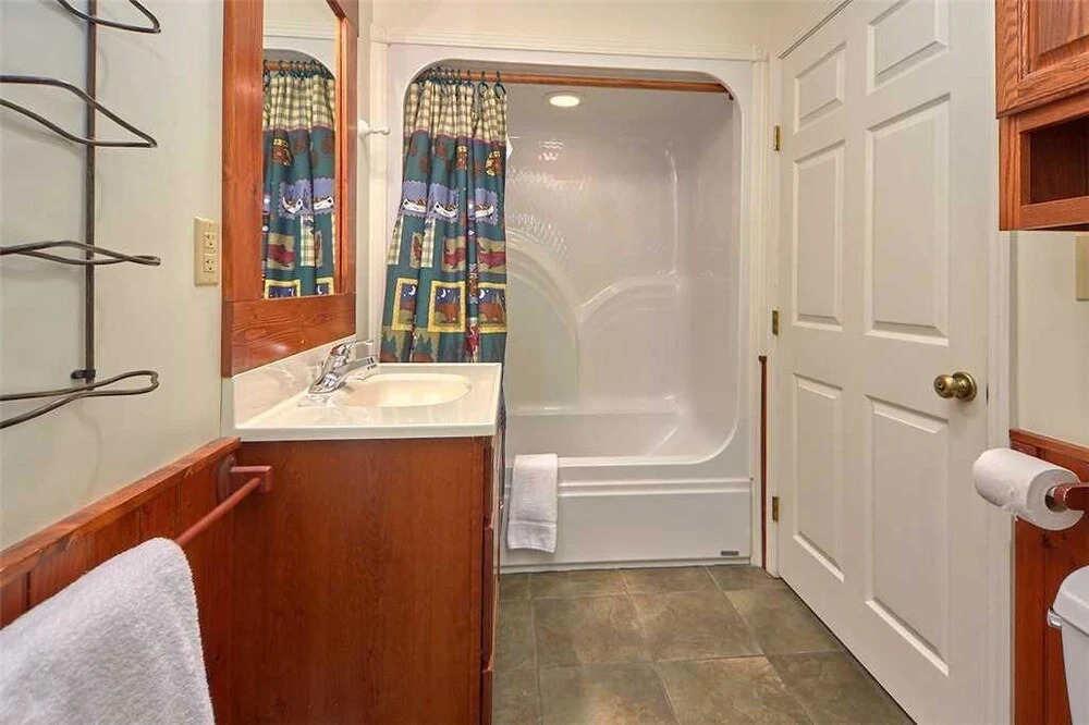 A Bear Creek 5 Bedroom Home with Hot Tub