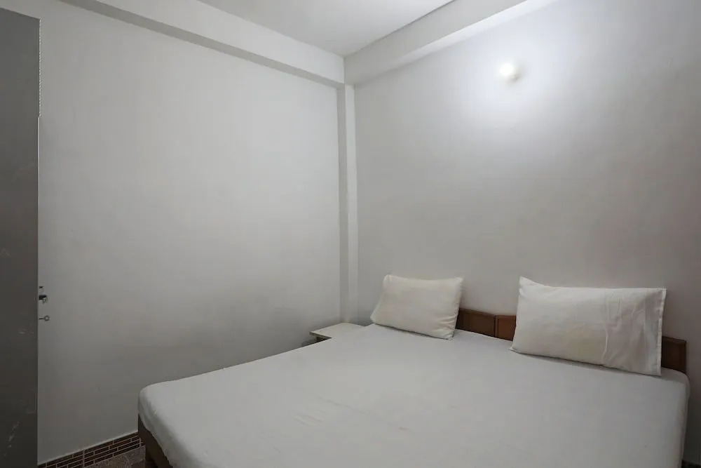 SPOT ON 46088 Hotel Black