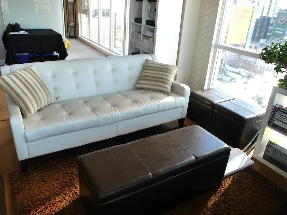 Gorgeous 1BR Condo at Eaton Centre
