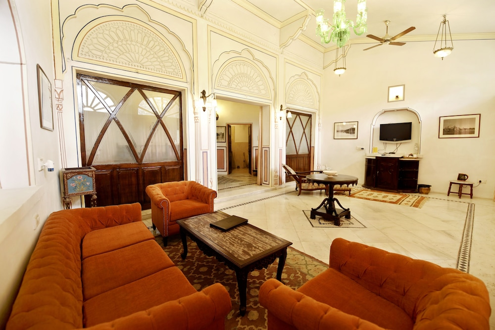 Hotel Narayan Niwas Palace