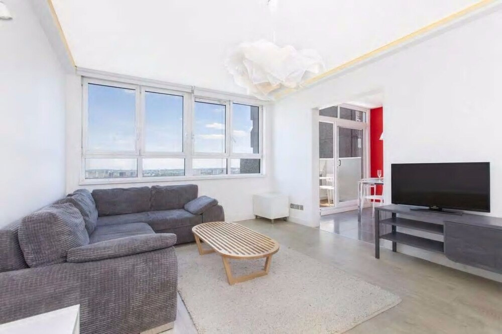 Central 2 Bedroom Apartment With Amazing Views
