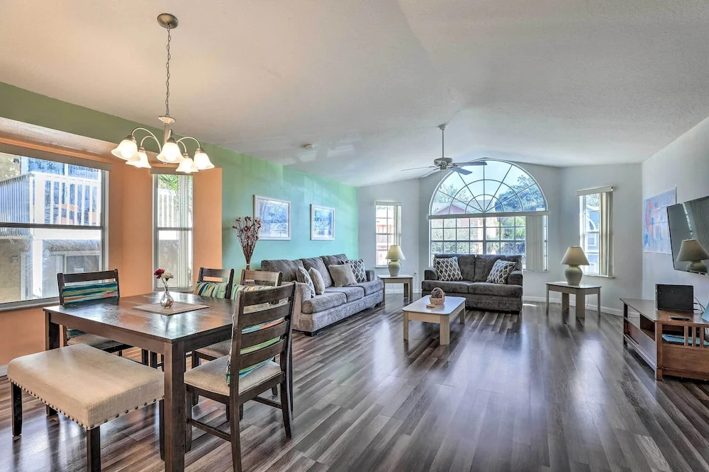 Bright Kissimmee Condo < 6 Mi to Disney World