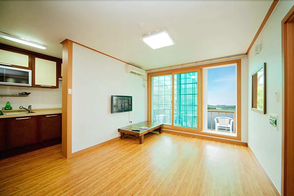 Gyeongju Lakeside Waltz Pension