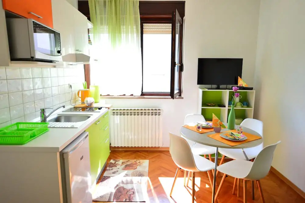 Elza Apartments