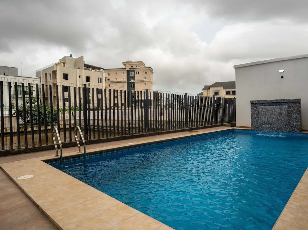 George Residence Banana Island