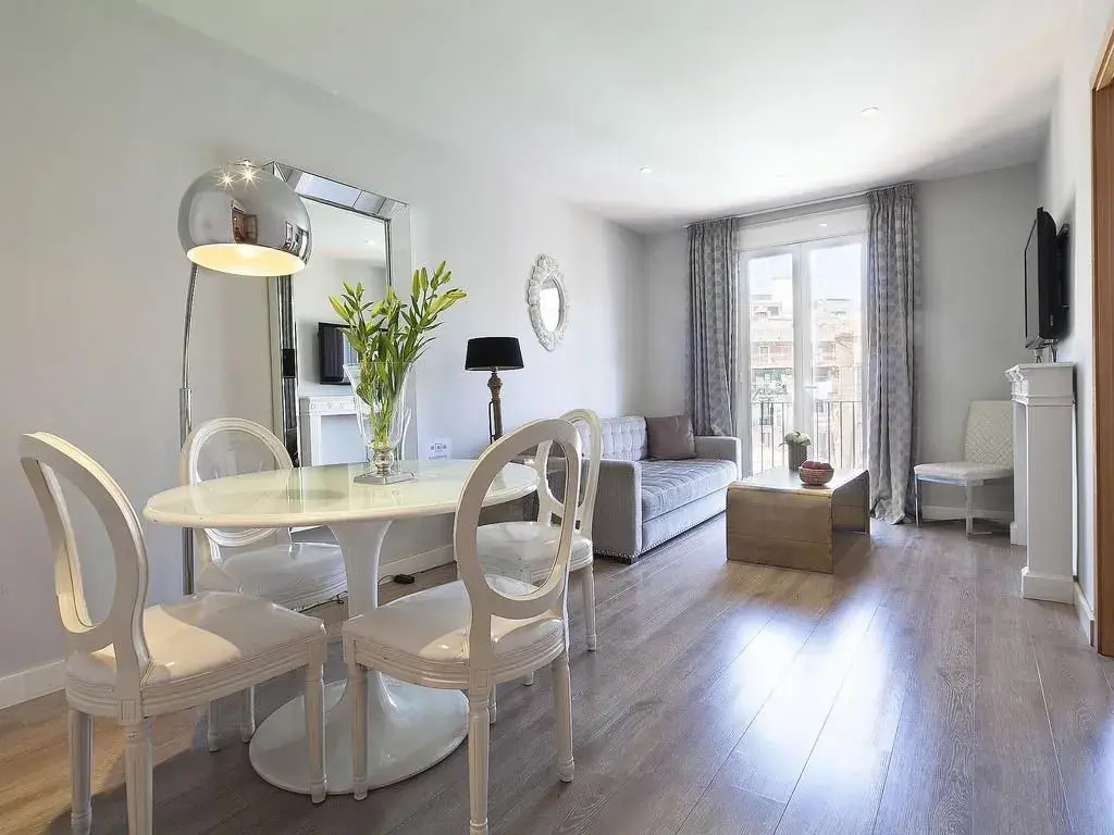 Grandom Suites