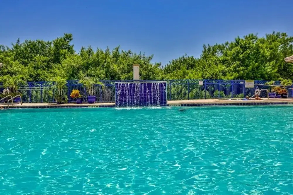 Kid Friendly Condo With Pool, Basketball, Bocce, Hot Tub, And More! 3 Bedroom Condo