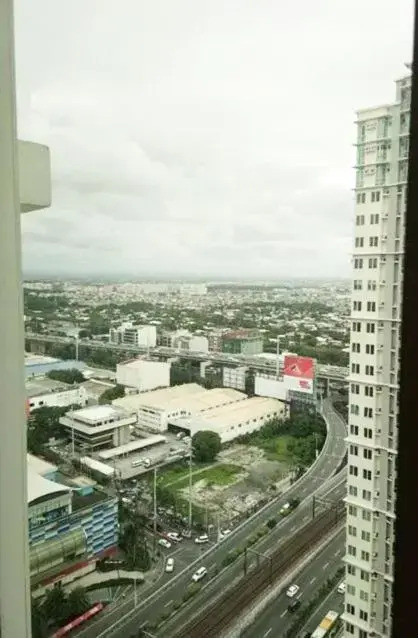 Makati Condo Edsa MRT Magallanes Station Chino Roces Ave cor EDSA IT Hub ONE Ayala Alphaland WiFi by 24K Residences